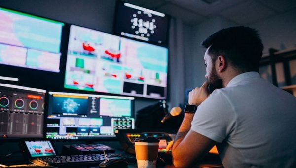Cách để cân bằng giữa công việc hành chính 8 tiếng/ngày và đam mê làm nhạc?