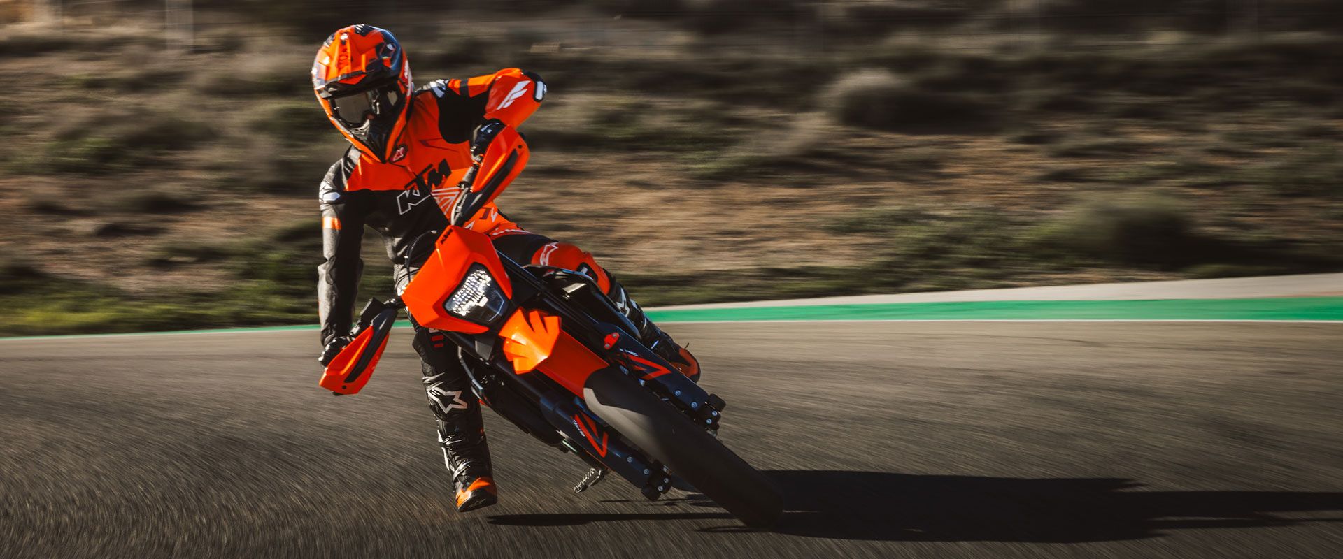 Foto 1: Moto KTM 690 SMC R nuova 693cc strada (2026)