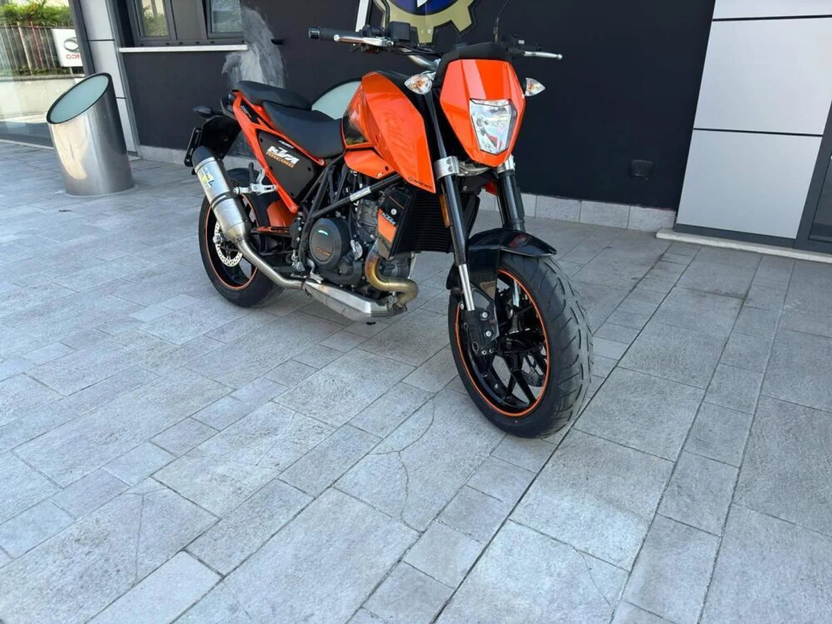 Foto 1: Moto KTM 690 Duke usata 690cc strada (2016)