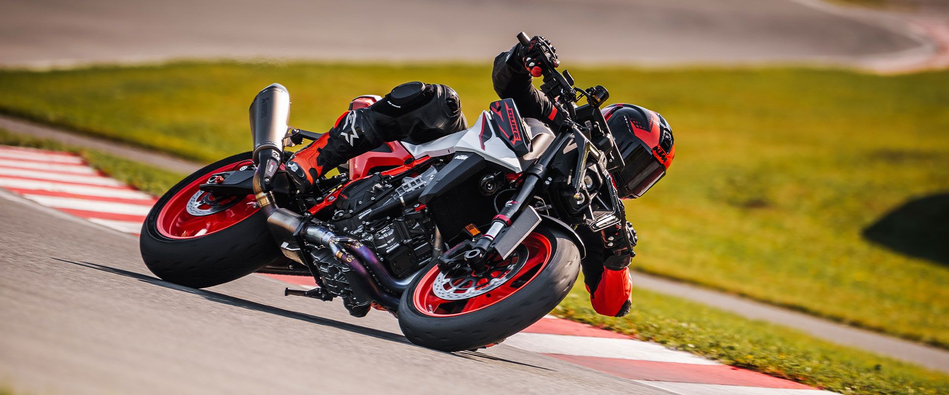 Foto 2: Moto KTM 990 Duke R nuova 947cc strada (2026)