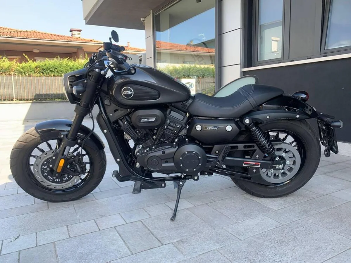 Foto 1: Moto KEEWAY MOTOR V302 C usata 298cc strada (2022)