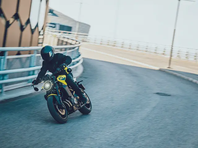 Foto 1: Moto HUSQVARNA Vitpilen 801 nuova 799cc strada (2026)