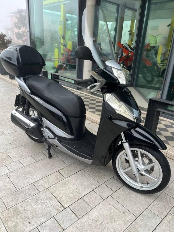 Foto 2: Moto HONDA SH 300 i ABS usata 279cc strada (2013)