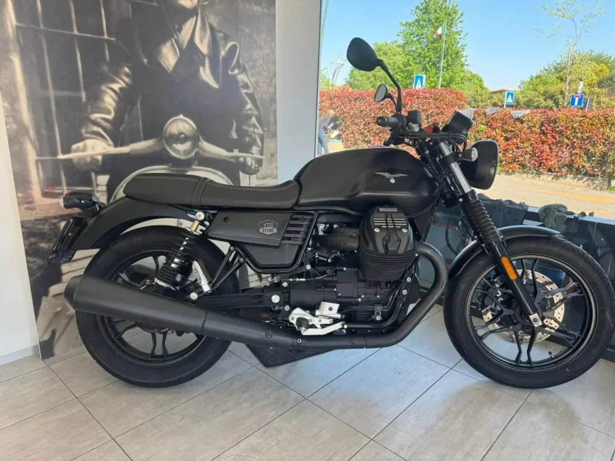 Moto Guzzi V7 III Stone