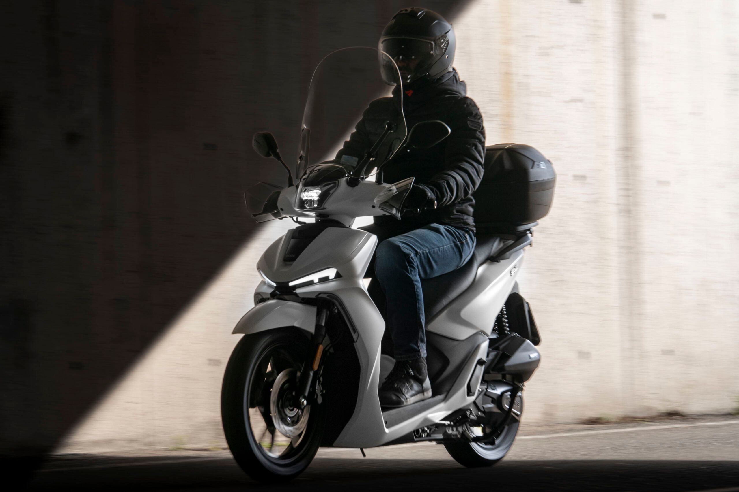 Foto 1: Moto VOGE SFIDA SR16 125 nuova 125cc scooter (2026)