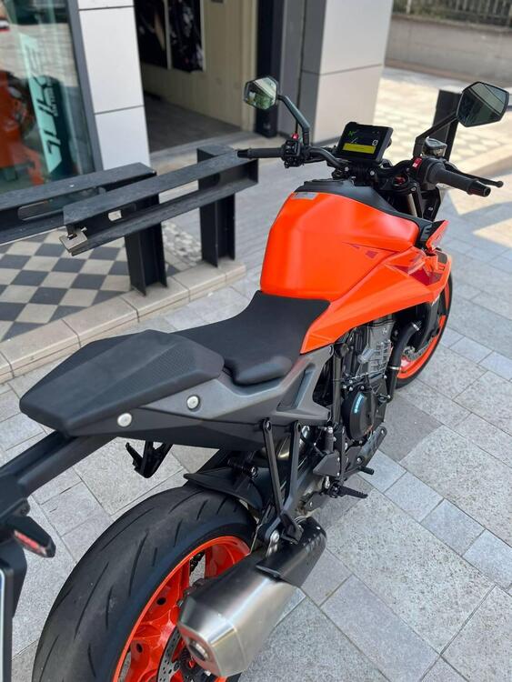 Foto 3: Moto KTM 990 Duke usata 947cc strada (2024)