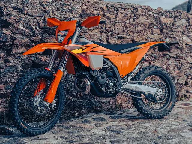 Foto 1: Moto KTM 250 XC-W nuova 249cc enduro (2026)