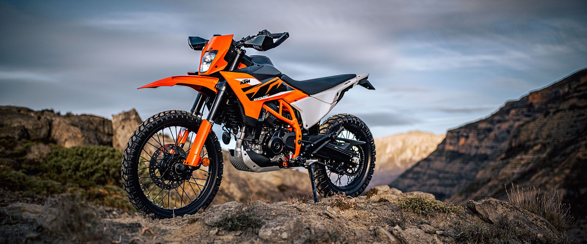 Foto 4: Moto KTM 125 Enduro R nuova 125cc strada (2026)