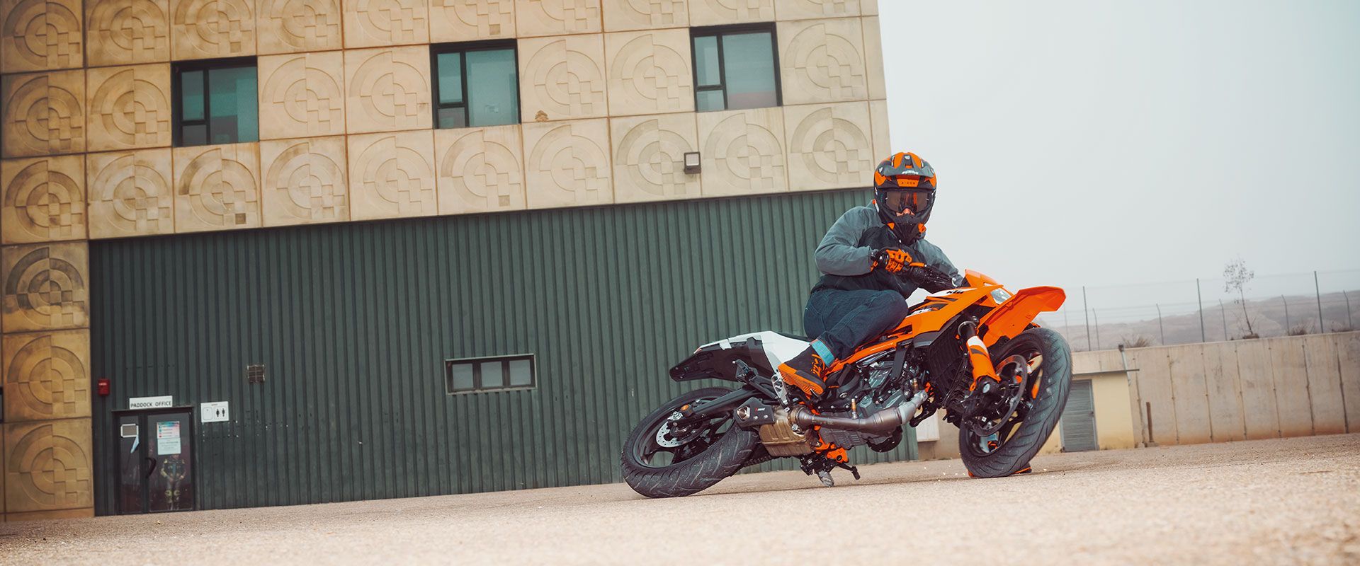 Foto 3: Moto KTM 125 SMC R nuova 125cc strada (2026)