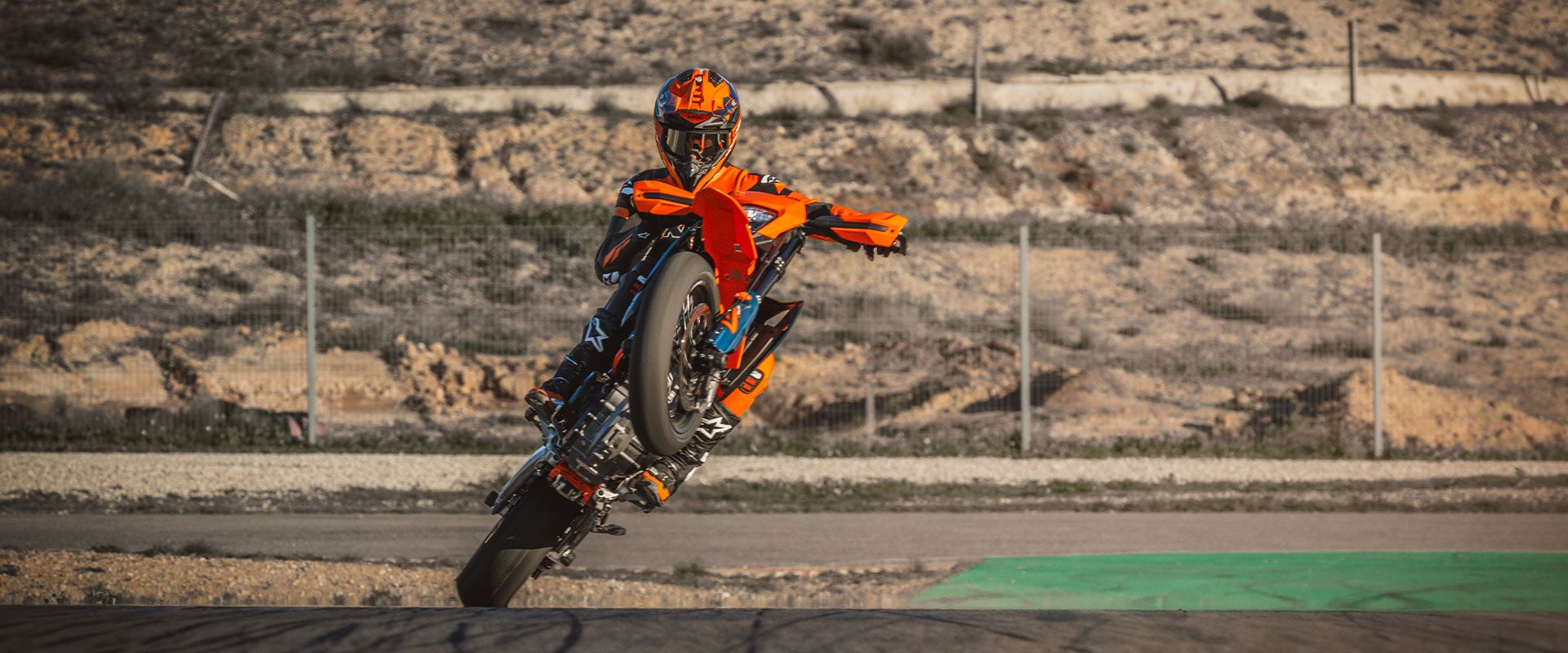 Foto 3: Moto KTM 690 SMC R nuova 693cc strada (2026)