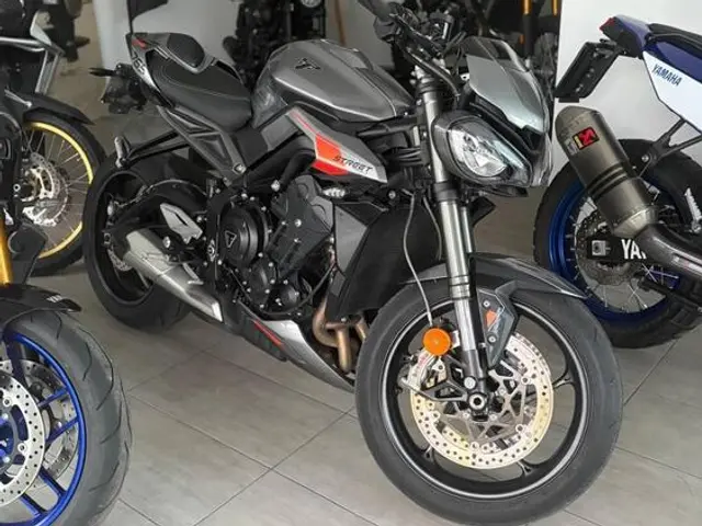 Foto 1: Moto TRIUMPH Street Triple 765 RS usata 765cc strada (2023)