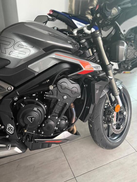 Foto 3: Moto TRIUMPH Street Triple 765 RS usata 765cc strada (2023)