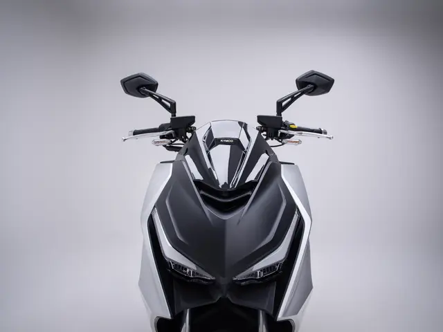 Foto 1: Moto KYMCO KRV 200 nuova 175cc scooter (2026)