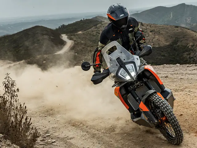 Foto 1: Moto KTM 790 Adventure nuova 799cc strada (2026)