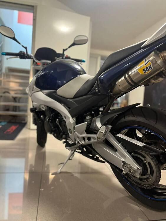 Foto 3: Moto SUZUKI GSR 600 usata 599cc strada (2006)