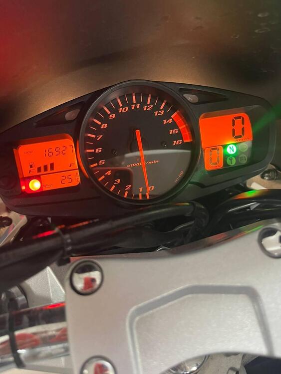 Foto 4: Moto SUZUKI GSR 600 usata 599cc strada (2006)