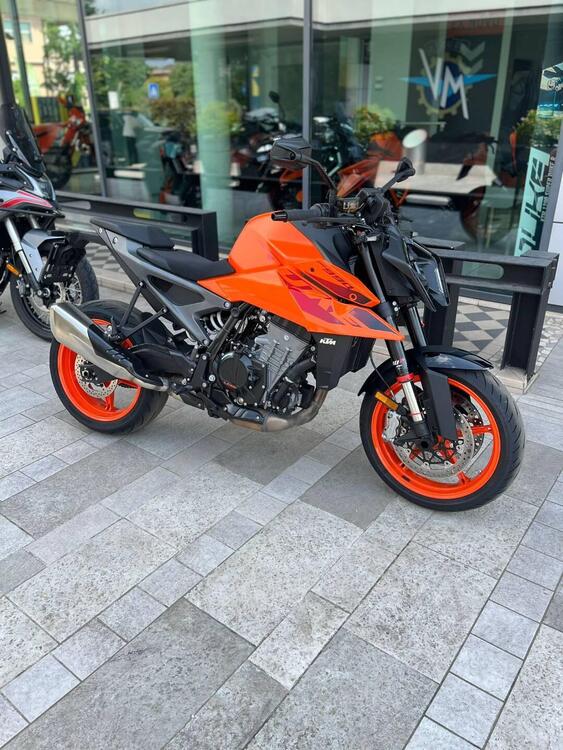Foto 1: Moto KTM 990 Duke usata 947cc strada (2024)