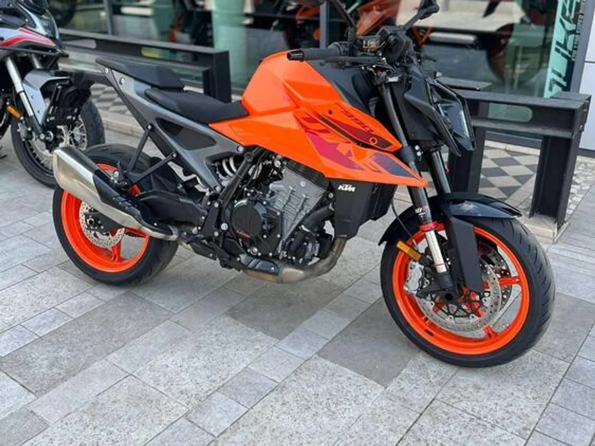 Foto 1: Moto KTM 990 Duke usata 947cc strada (2024)