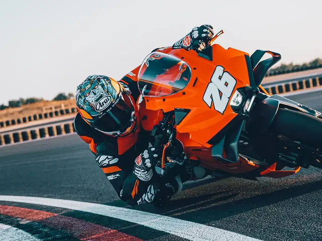 Foto 1: Moto KTM 990 RC R nuova 947cc strada (2026)
