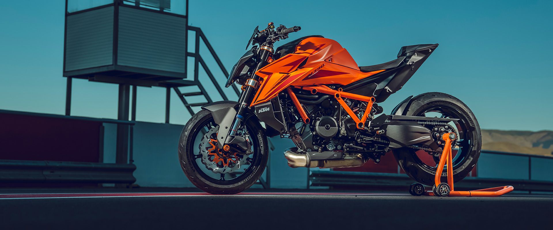 Foto 4: Moto KTM 1390 Super Duke R EVO nuova 1350cc strada (2026)