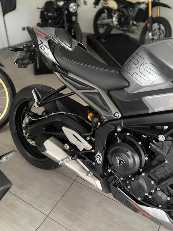 Foto 7: Moto TRIUMPH Street Triple 765 RS usata 765cc strada (2023)
