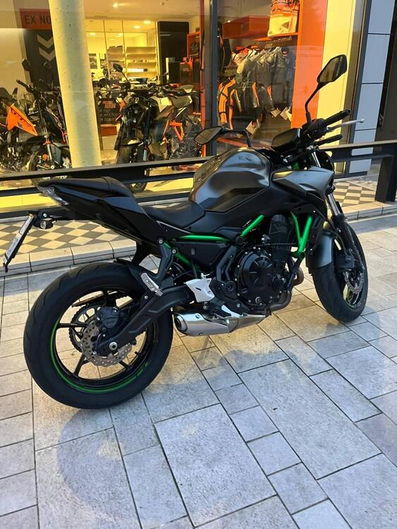 Foto 2: Moto KAWASAKI Z 650 Performance usata 649cc strada (2021)