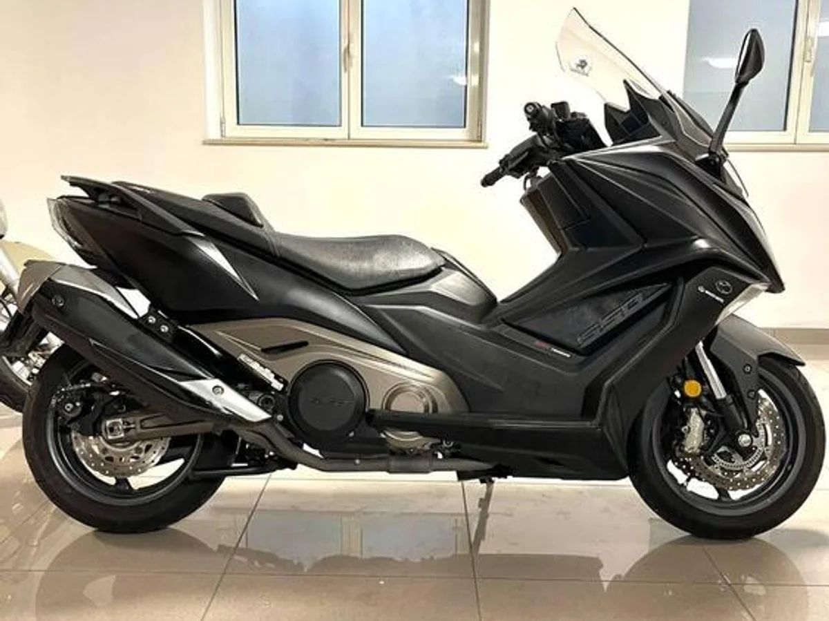 Kymco AK 550