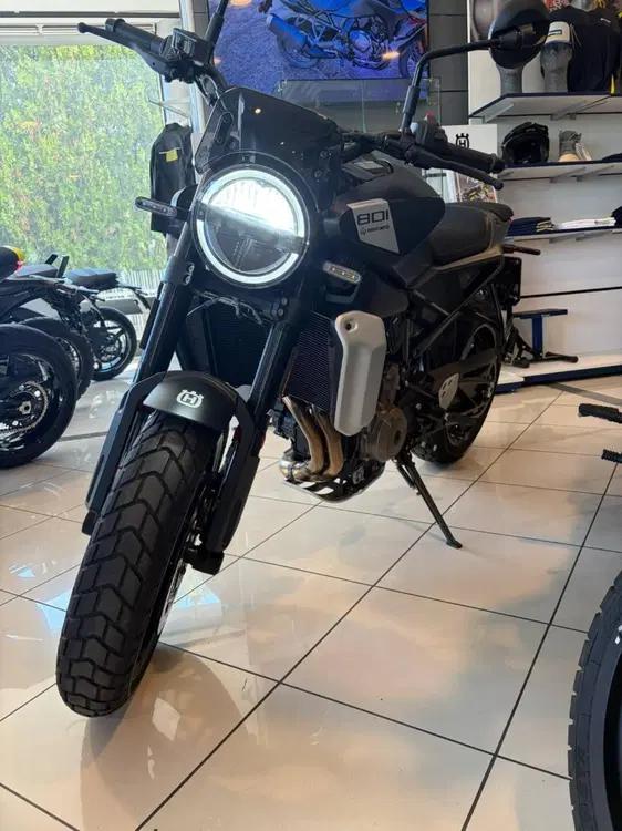Husqvarna Svartpilen 801 L
