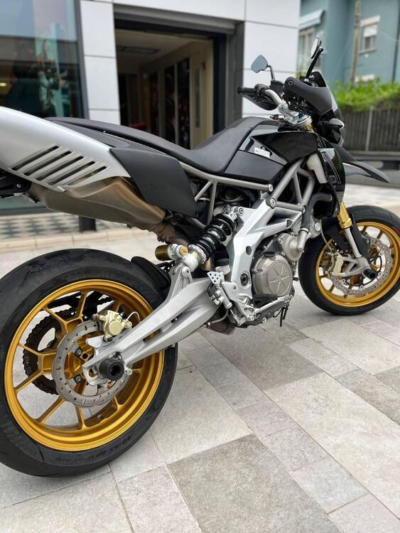 Foto 4: Moto APRILIA Dorsoduro 750 usata 749cc strada (2009)