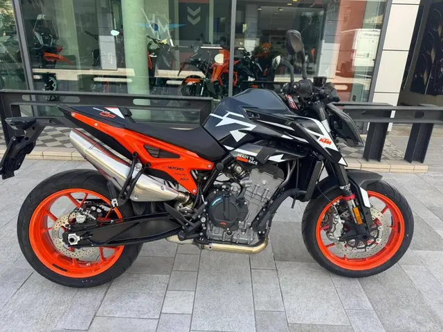 KTM 890 Duke GP