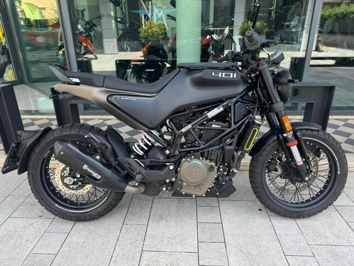 Foto 1: Moto HUSQVARNA Svartpilen 401 usata 373cc strada (2021)