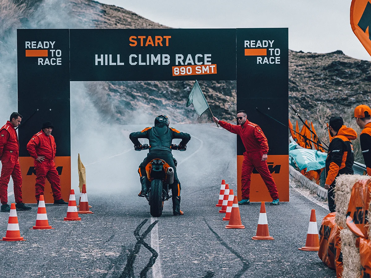 Foto 1: Moto KTM 890 SMT nuova 889cc strada (2026)