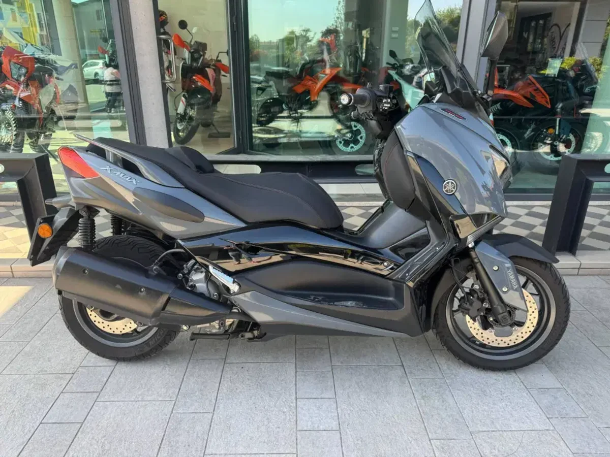 Yamaha X-Max 300 Tech Max