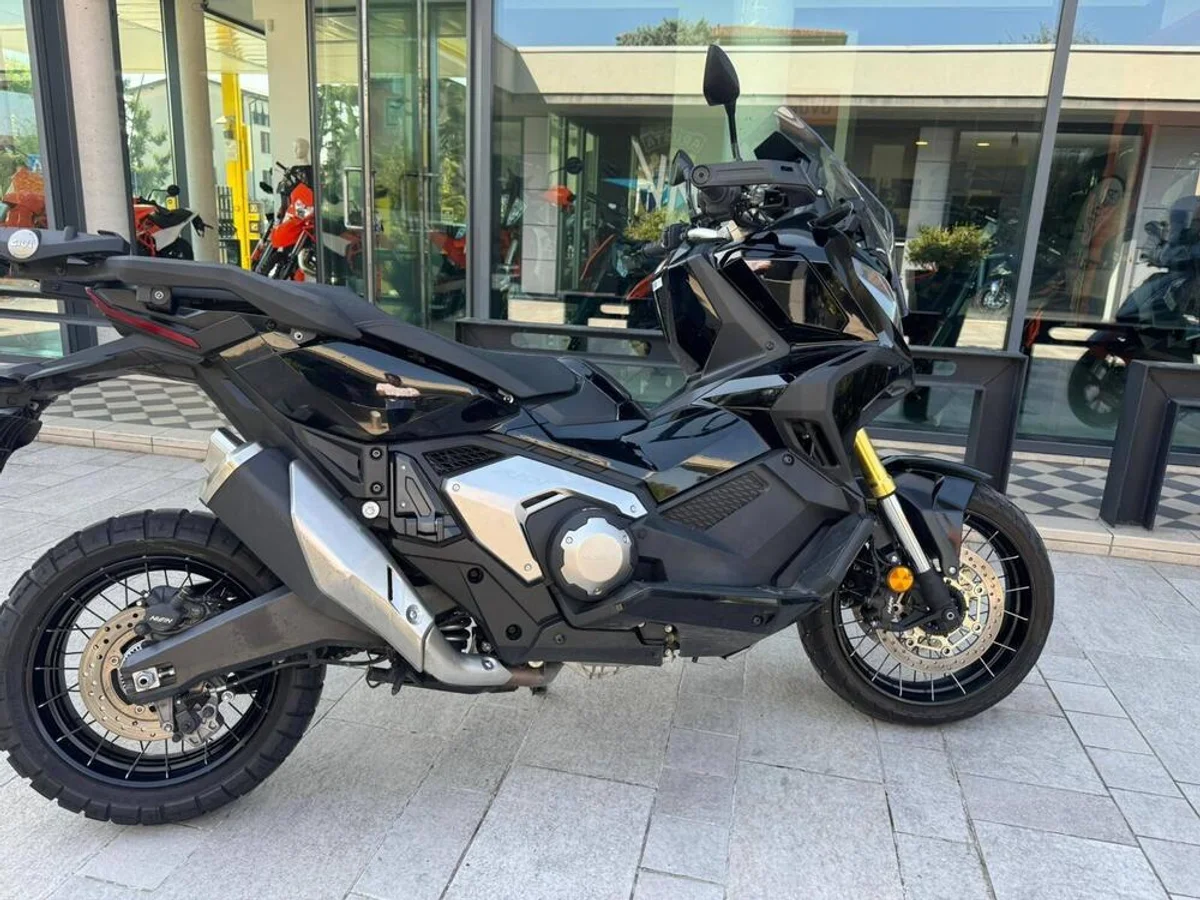 Foto 1: Moto HONDA X-ADV 750 DCT usata 745cc strada (2021)