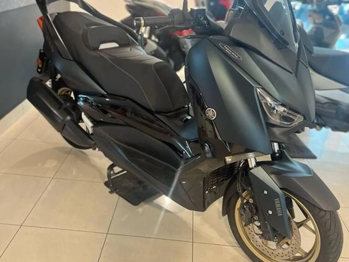 Foto 1: Moto YAMAHA X-Max 300 Tech Max usata 292cc strada (2021)