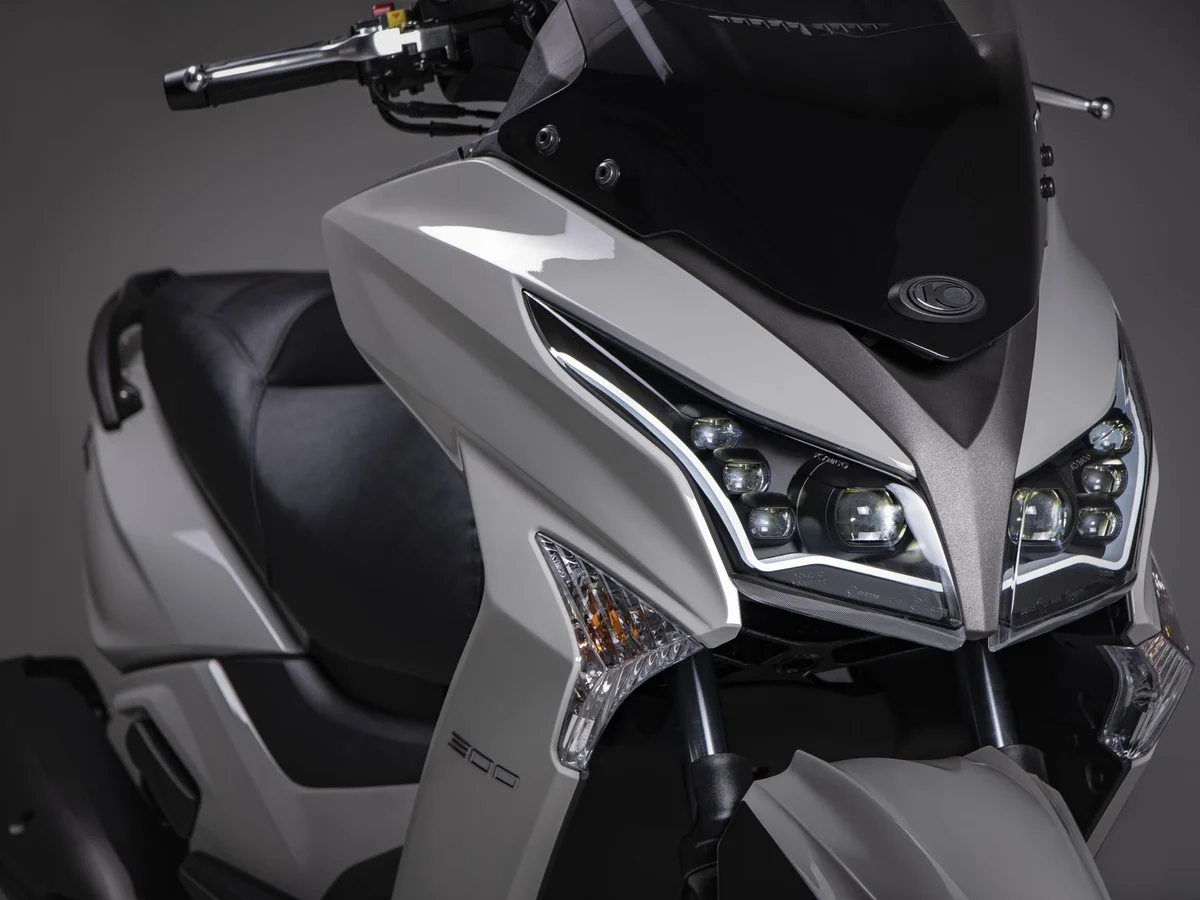 Foto 1: Moto KYMCO X-Town 300 nuova 276cc scooter (2026)