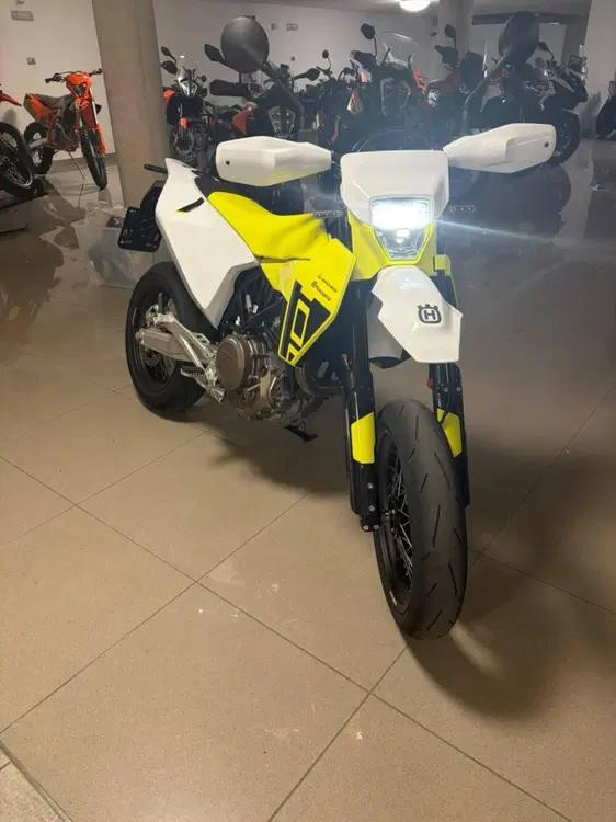 Husqvarna 701 Supermoto