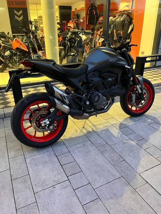 Foto 2: Moto DUCATI Monster 937 usata 937cc strada (2021)
