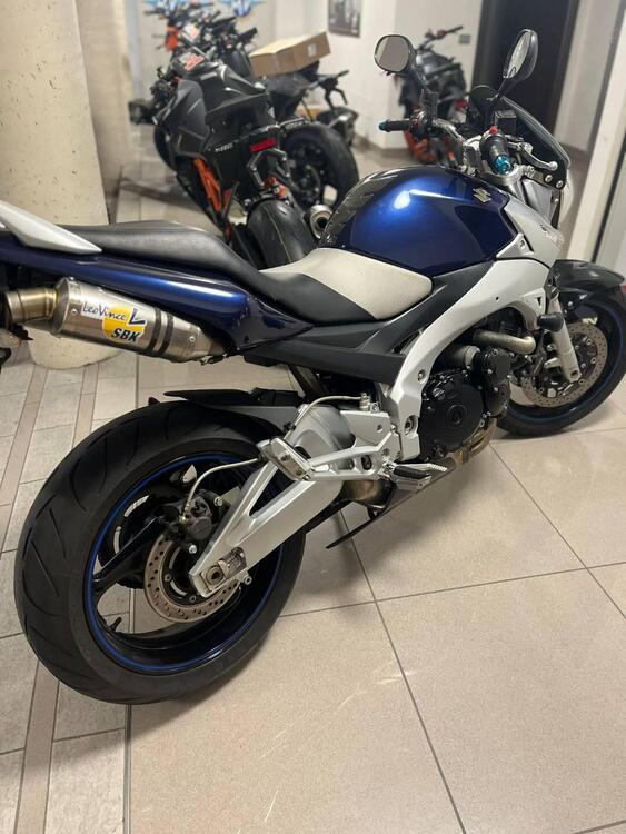 Foto 7: Moto SUZUKI GSR 600 usata 599cc strada (2006)