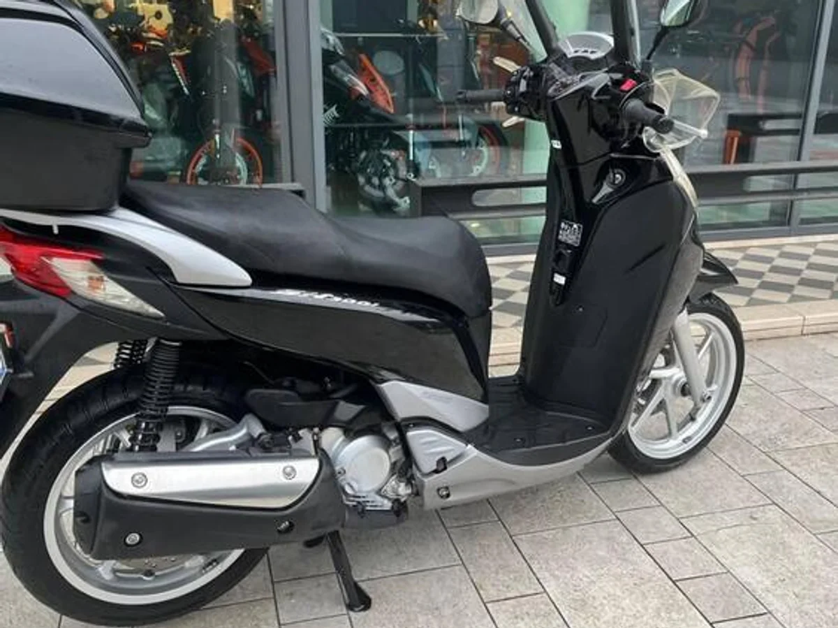 Foto 1: Moto HONDA SH 300 i ABS usata 279cc strada (2013)