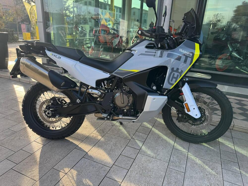 Foto 1: Moto HUSQVARNA Norden 901 usata 889cc strada (2022)