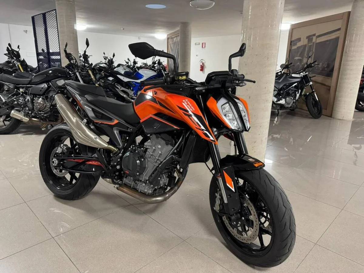 Foto 1: Moto KTM 790 Duke L usata 799cc strada (2023)