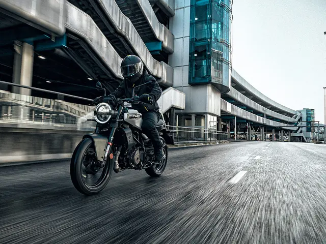 Foto 1: Moto HUSQVARNA Vitpilen 125 nuova 125cc strada (2025)