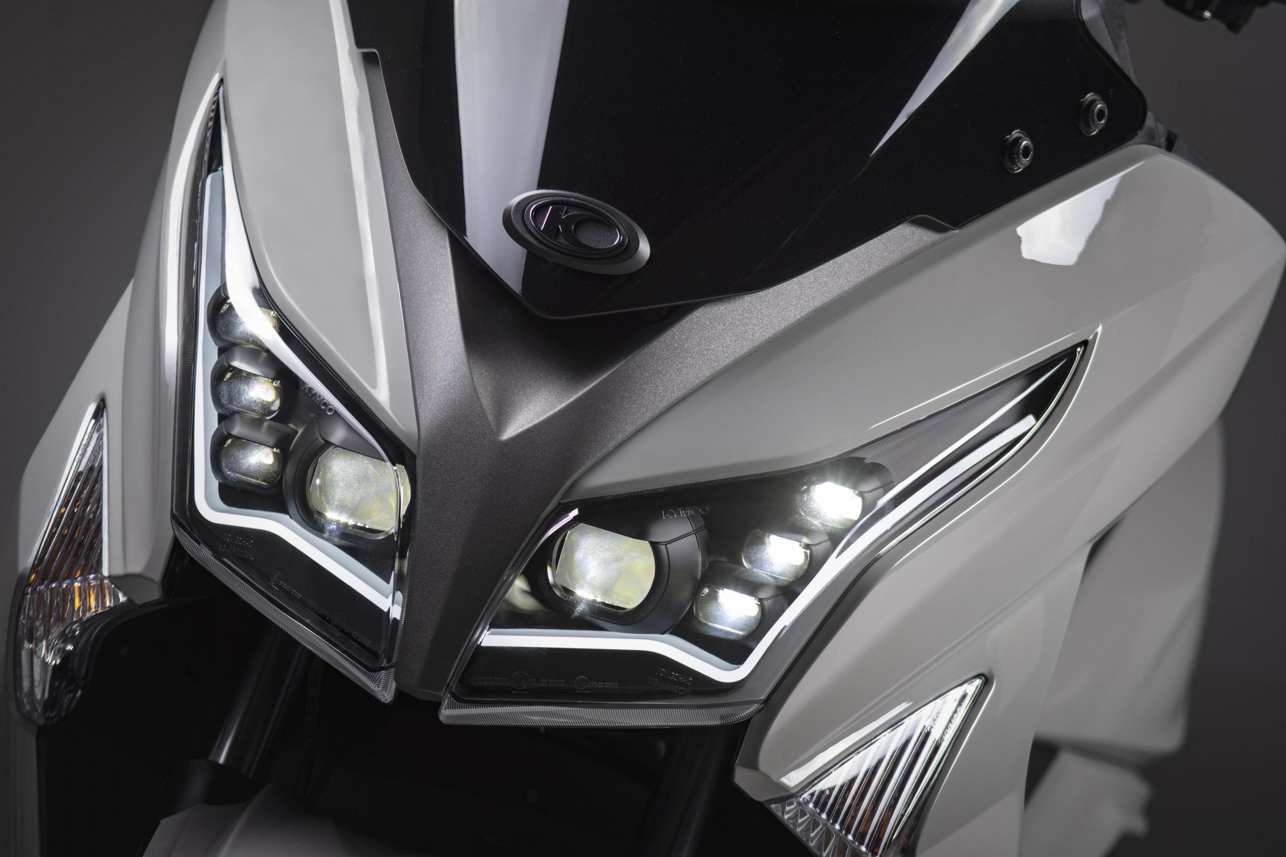 Foto 2: Moto KYMCO X-Town 300 nuova 276cc scooter (2026)