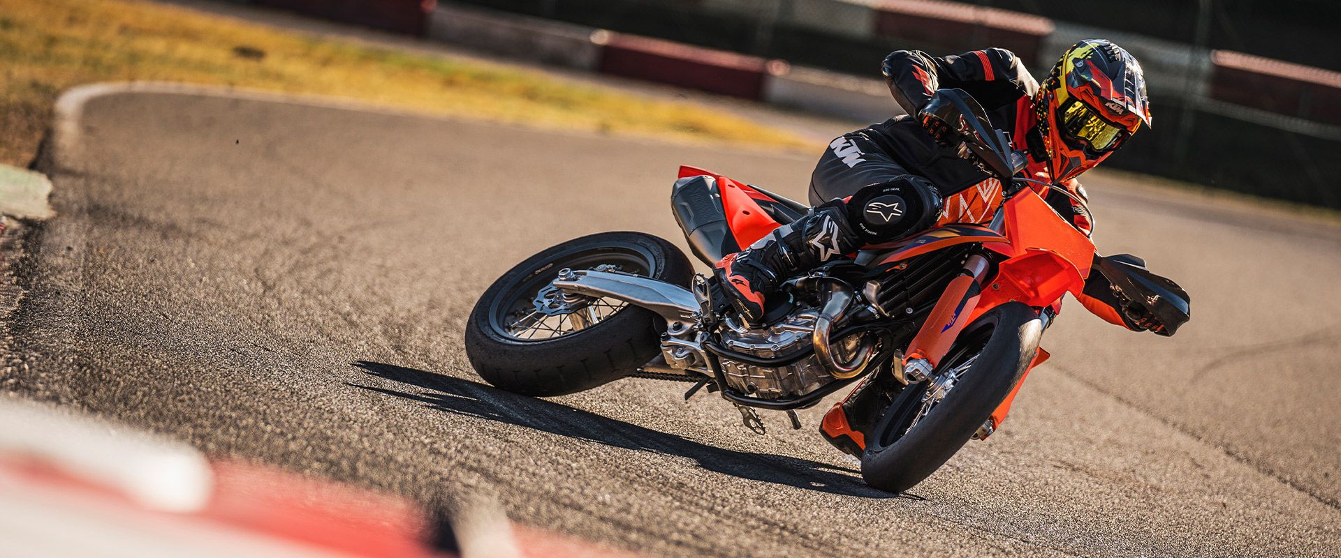 Foto 4: Moto KTM 450 SMR nuova 450cc strada (2026)