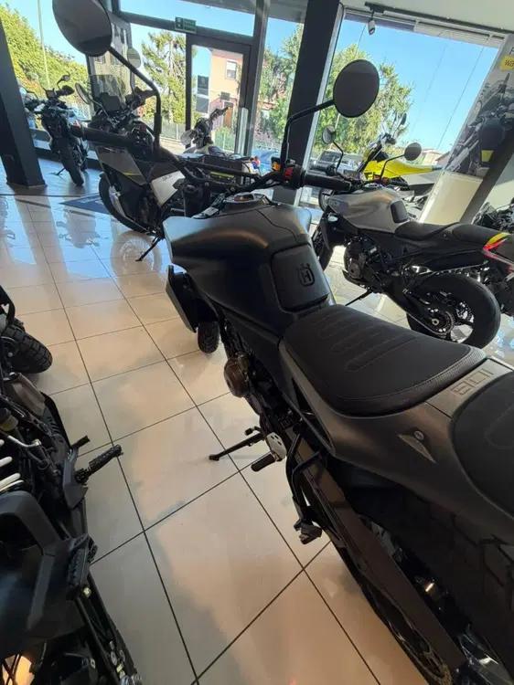 Husqvarna Svartpilen 801 L