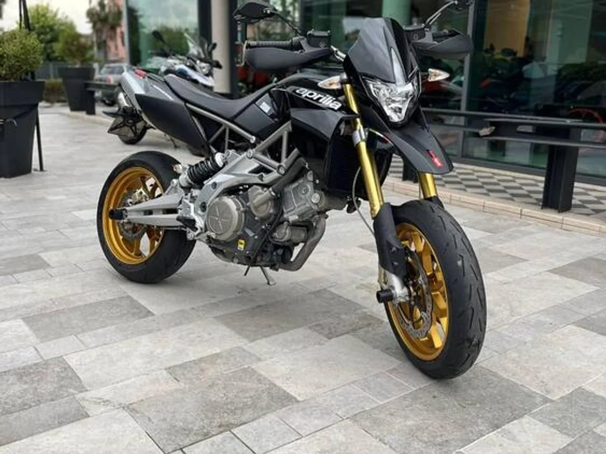 Foto 1: Moto APRILIA Dorsoduro 750 usata 749cc strada (2009)