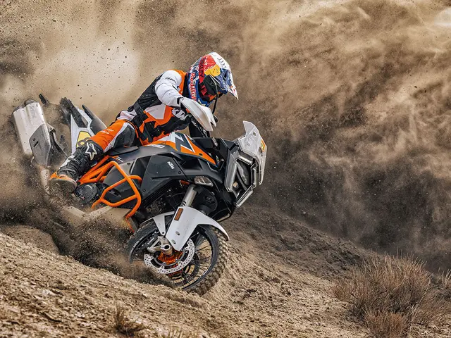 Foto 1: Moto KTM 1390 Super Adventure R nuova 1350cc strada (2026)