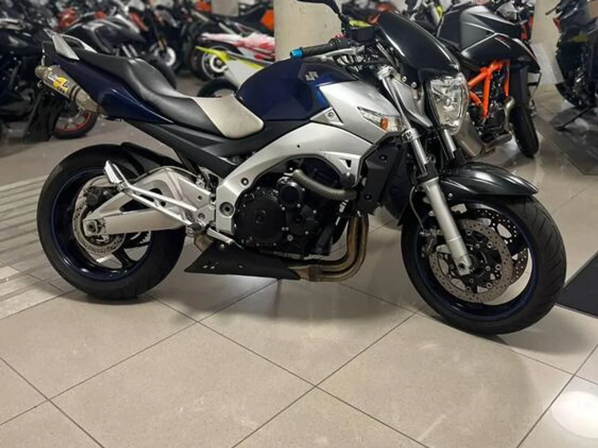 Foto 1: Moto SUZUKI GSR 600 usata 599cc strada (2006)