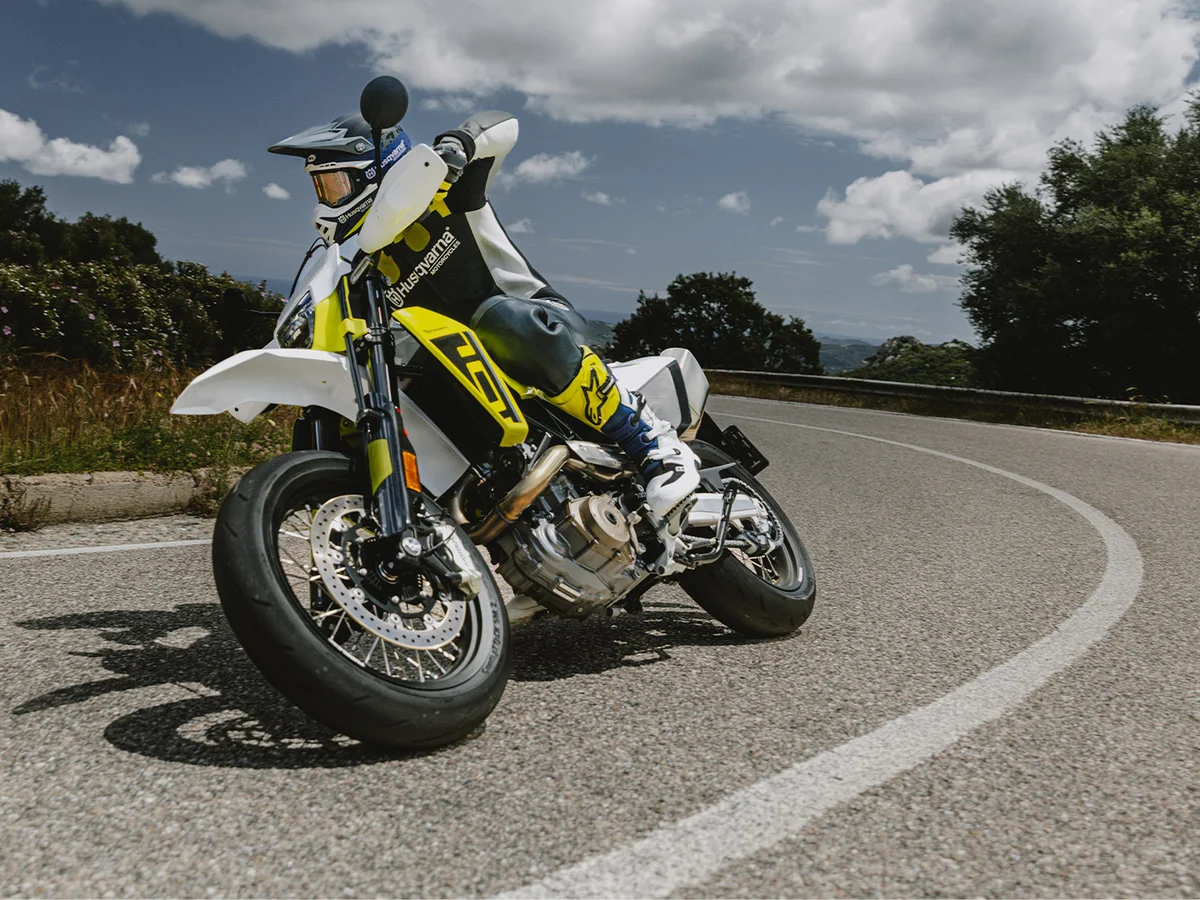 Foto 1: Moto HUSQVARNA 701 Supermoto nuova 693cc strada (2026)